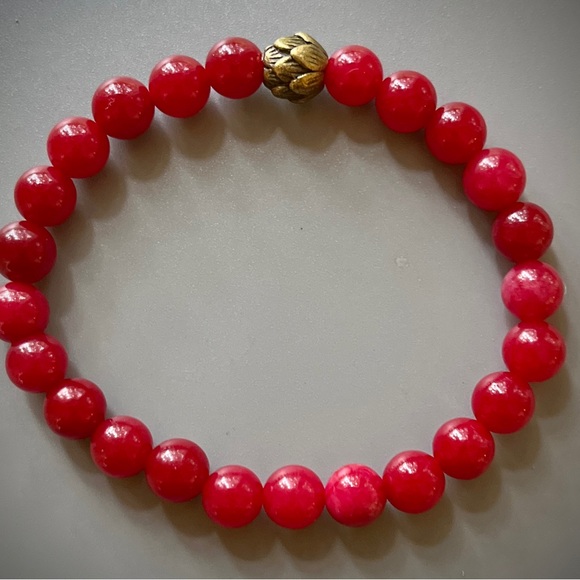 Red Jade Handcrafted Bead Bracelet - Picture 4 of 5